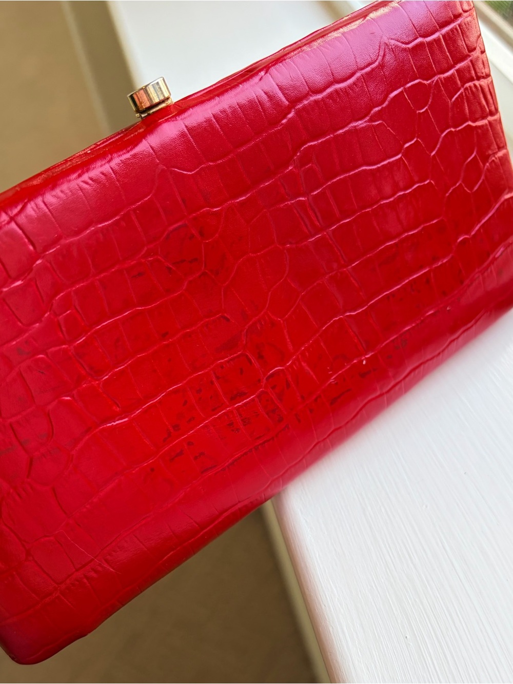 PERLINA Vintage Red Croc-Embossed Clutch Wallet